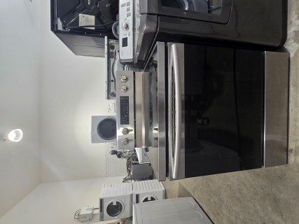 Refurbished Samsung glass top range $599